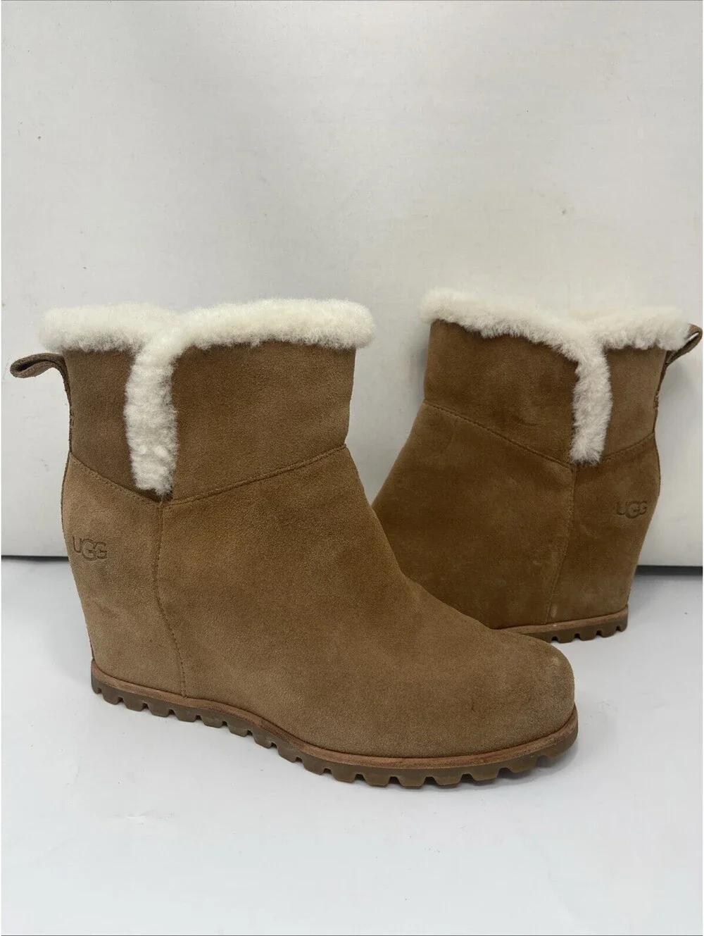UGG Seyline Women Tan Suede Wedge Booties Shearling Lined Size 9